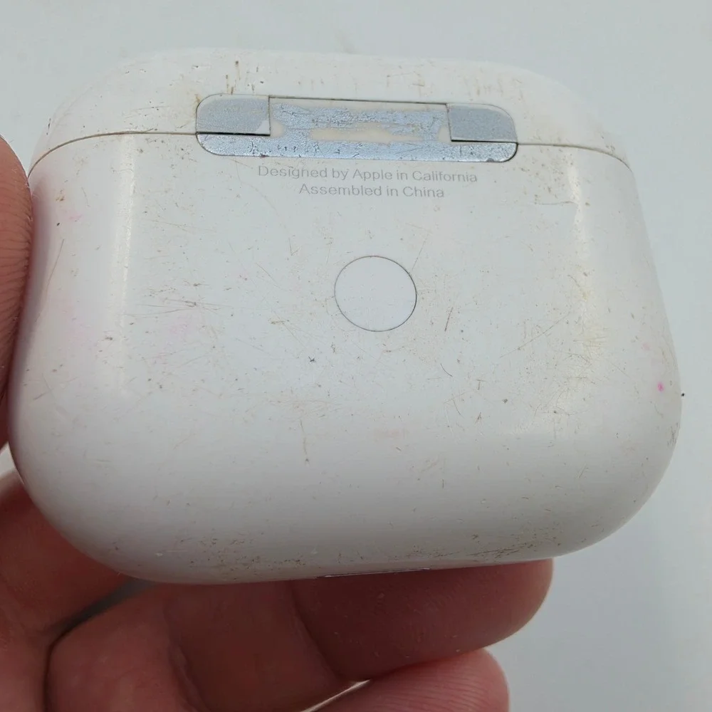 Apple AirPods 3rd Generation MagSafe Charging Case White‎ A2566 GX4ZJ6SNLKKT L3